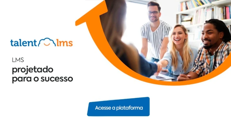 Banner promocional do TalentLMS com a frase "LMS projetado para o sucesso" e um botão de chamada para ação "Acesse a plataforma", acompanhado de uma imagem de equipe colaborando e cumprimentando-se.