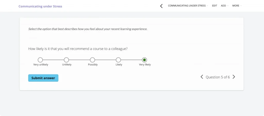 Tela de avaliação de curso na plataforma TalentLMS, apresentando uma pergunta de feedback sobre a experiência de aprendizado.